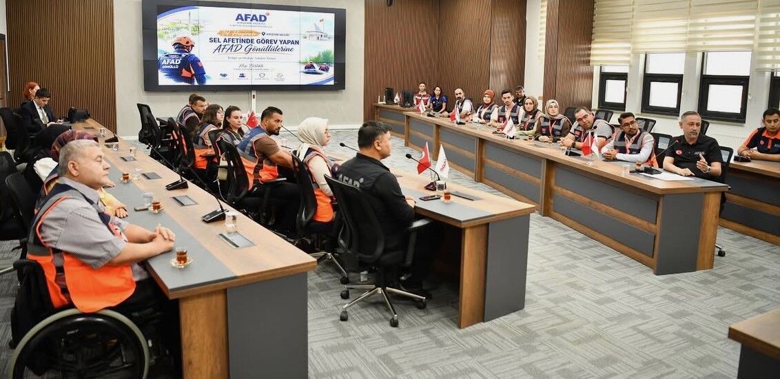 Vali Demiryürek’ten Kırşehir’de Sel Sonrası Dayanışmanın Kahramanlarına Teşekkür (11)
