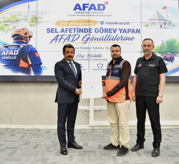 Vali Demiryürek’ten Kırşehir’de Sel Sonrası Dayanışmanın Kahramanlarına Teşekkür (13)