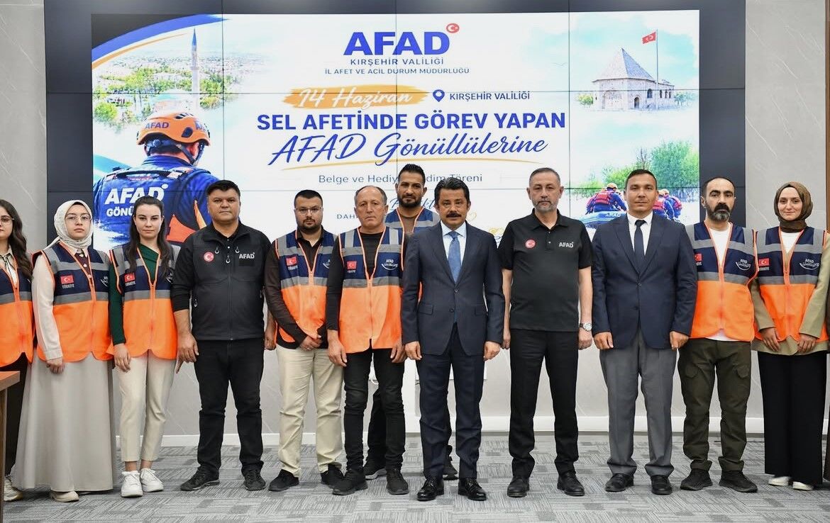 Vali Demiryürek’ten Kırşehir’de Sel Sonrası Dayanışmanın Kahramanlarına Teşekkür (7)