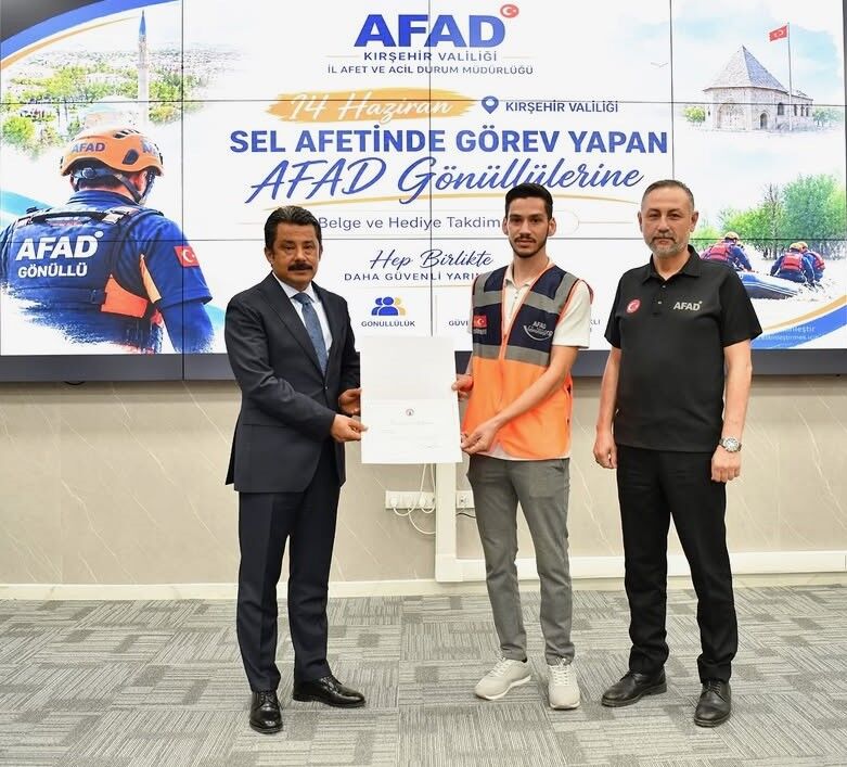 Vali Demiryürek’ten Kırşehir’de Sel Sonrası Dayanışmanın Kahramanlarına Teşekkür (9)
