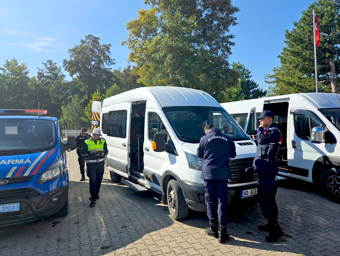 Boztepe’de Öğrenci Servislerine Sıkı Markaj (4)