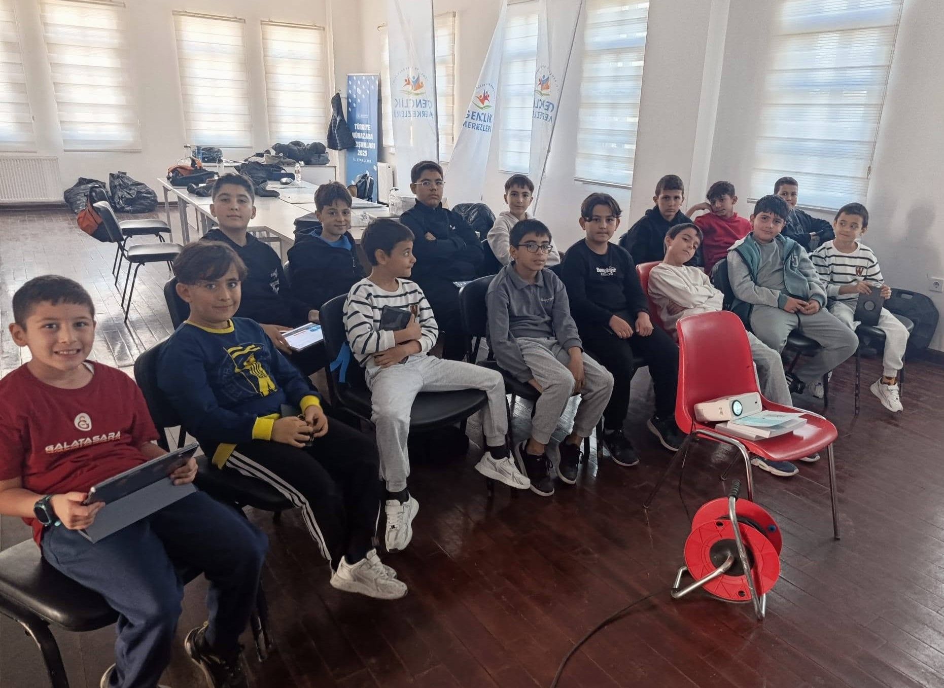 Çocuklar Kur’an Kursunda Hem Öğreniyor Hem Eğleniyor (2)