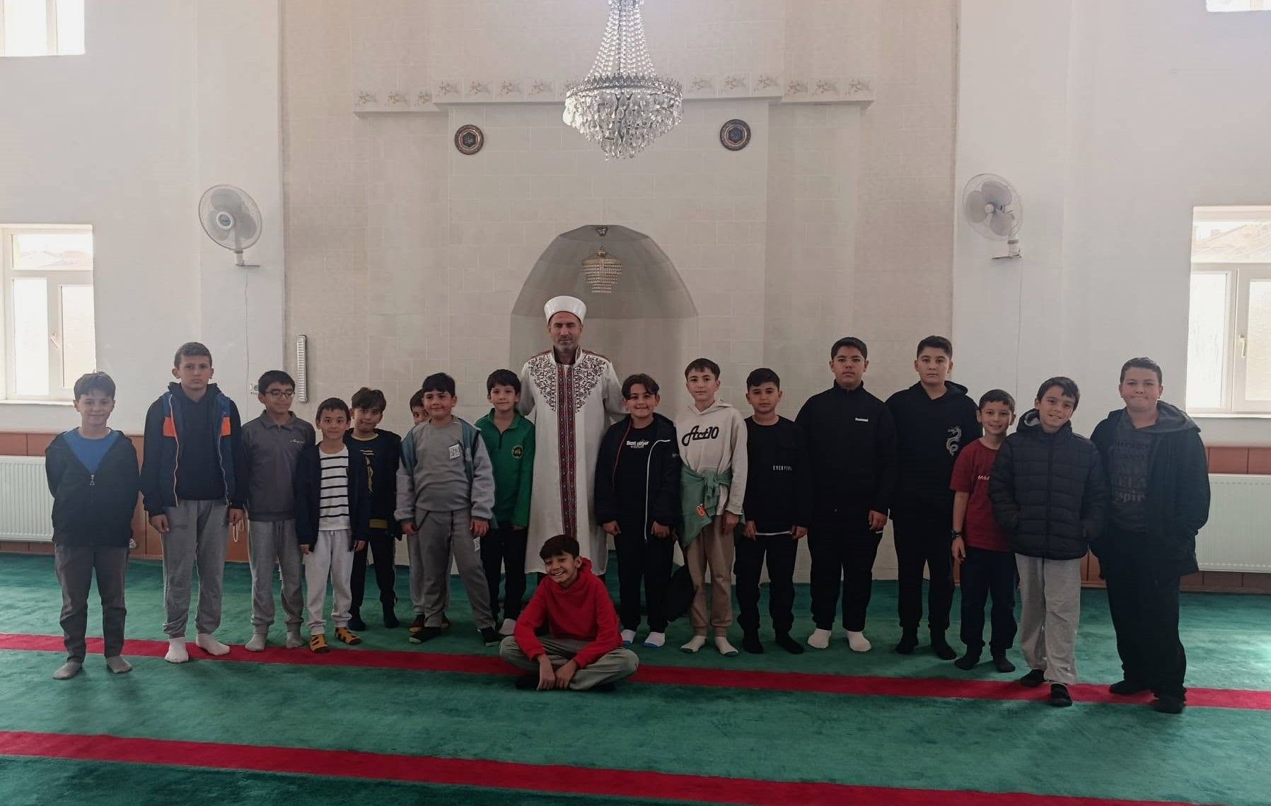 Çocuklar Kur’an Kursunda Hem Öğreniyor Hem Eğleniyor (5)