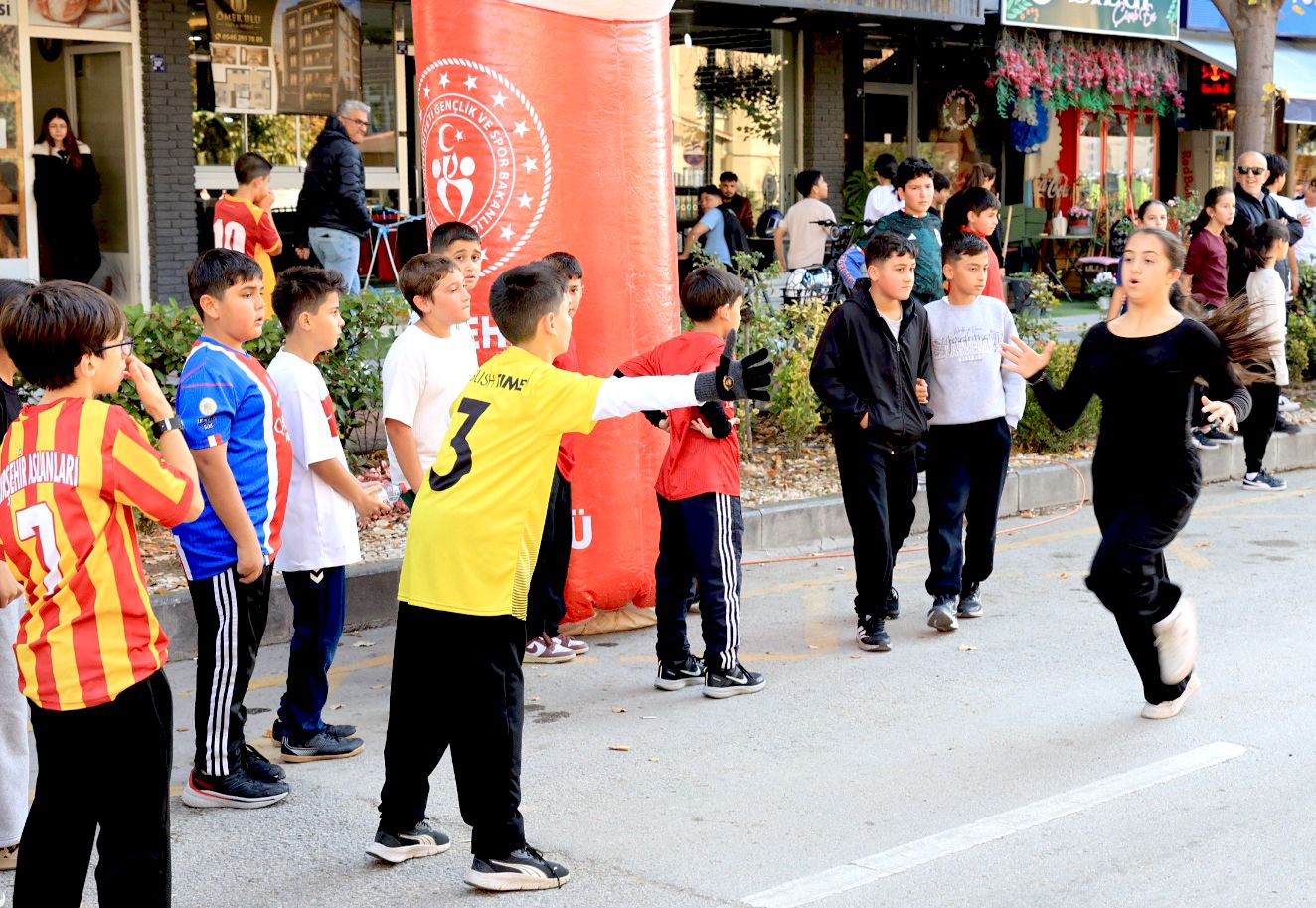 Cumhuriyet Coşkusu Sokaklara Taştı (2)