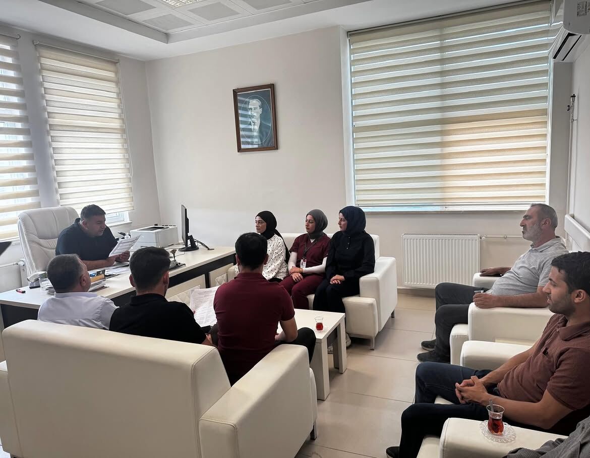 Hastane Başhekimimiz Dr. Enis Behiç Yaşli Başkanlığında Çalışanlar Ile Hastane Yönetimi Arasında