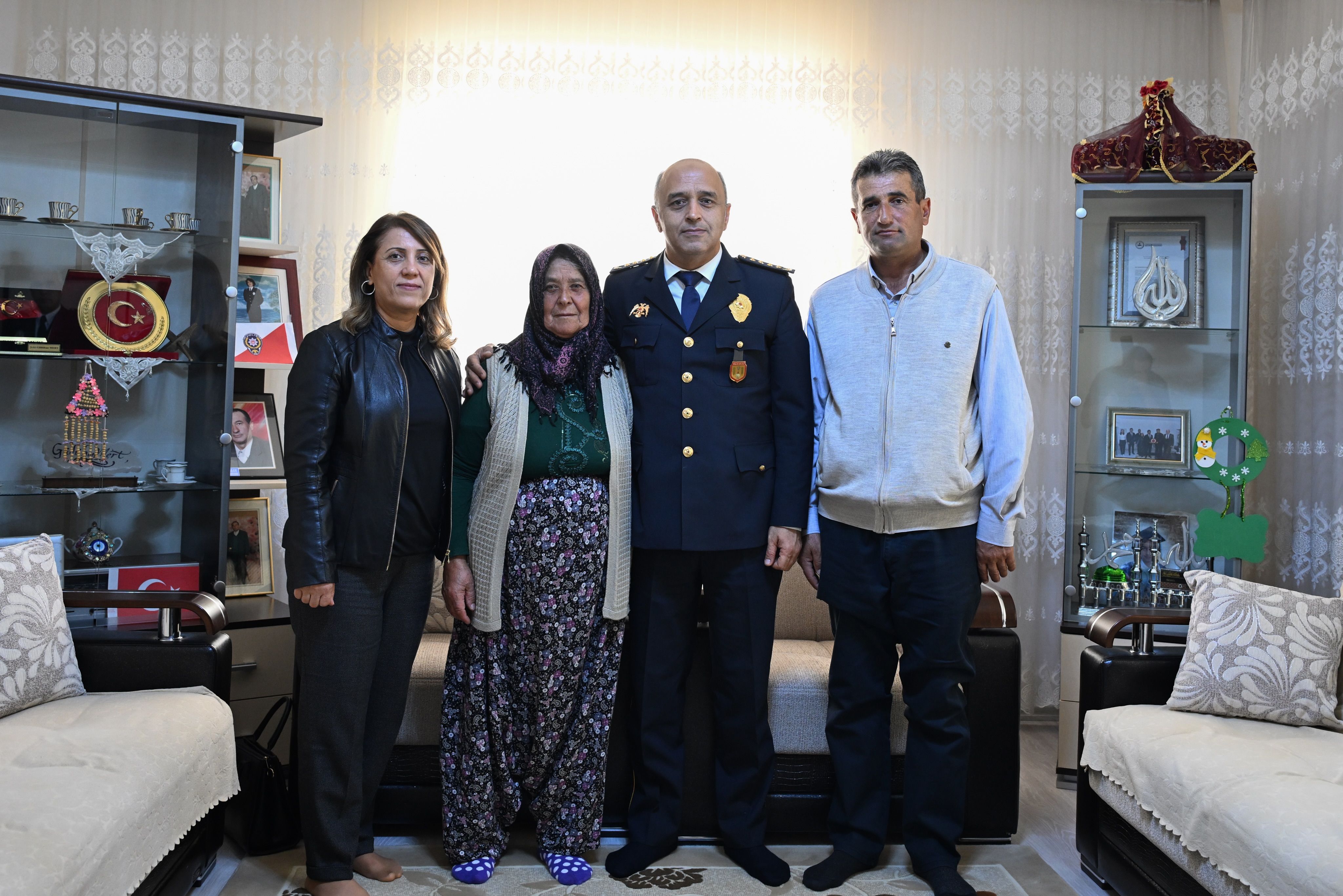 İl Emniyet Müdürümüz Sayın Dr. @Mesutgorucuresmi , Eşi Sayın Suna Görücü Hanımefendi Ve Personel (3)