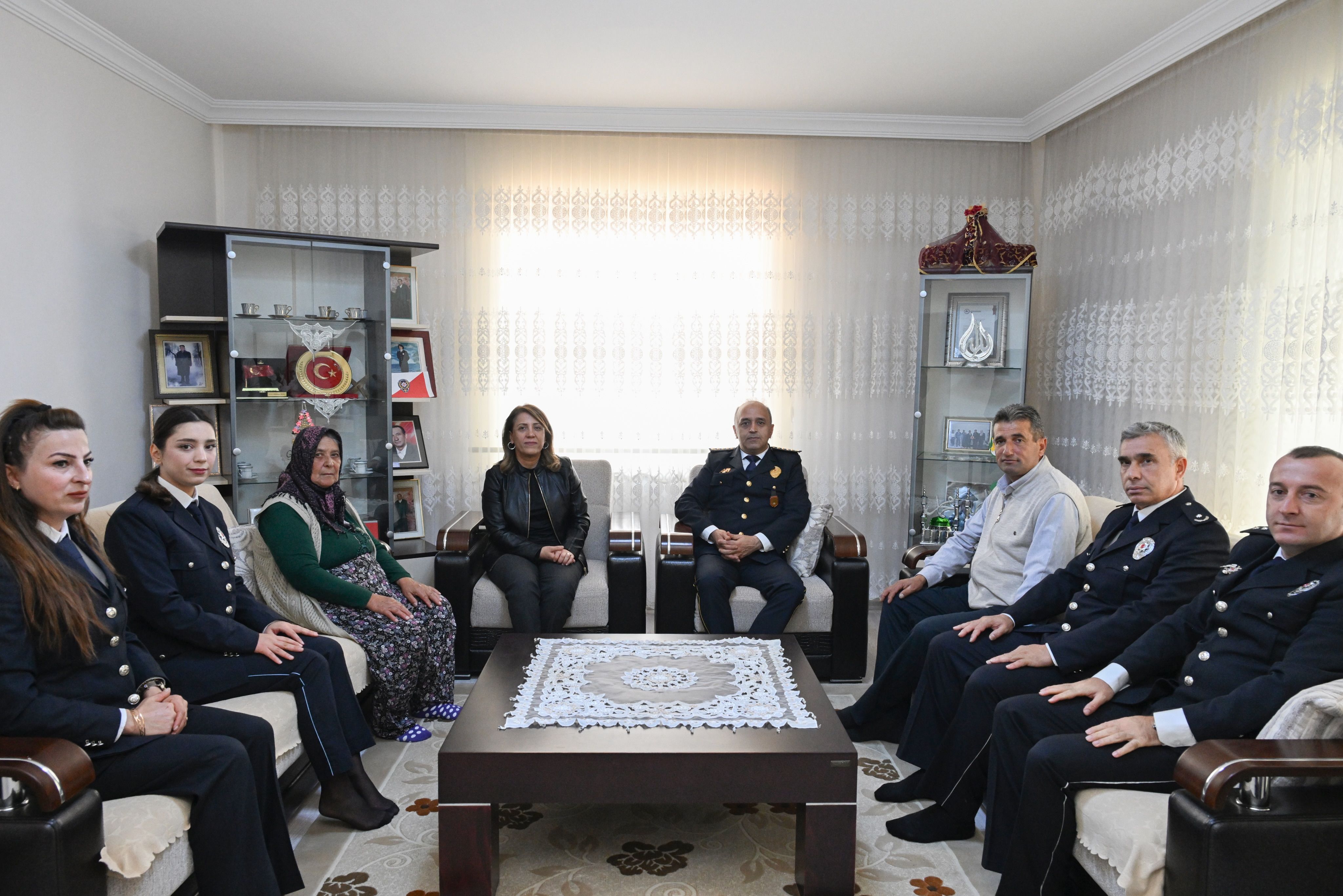 İl Emniyet Müdürümüz Sayın Dr. @Mesutgorucuresmi , Eşi Sayın Suna Görücü Hanımefendi Ve Personel
