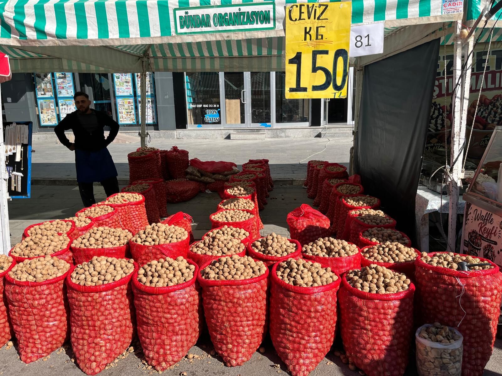 Kaman’da Ceviz Tezgâhları Doldu Taştı! Tezgâhlardaki Sözler Gülümsetti (13)