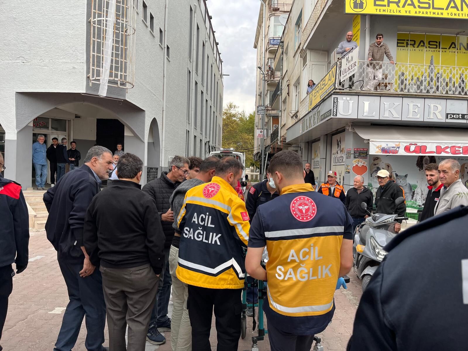 Kırşehir Ahi Çarşısı’nda Ekiplerin Müdahalesiyle Bir Kişi Kurtarıldı (7)