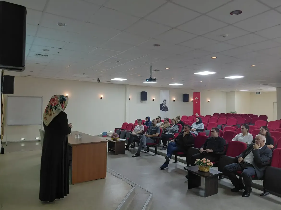 Kırşehir Ahi Yurdu’nda Personele Beslenme Hizmetleri Eğitimi Verildi 2