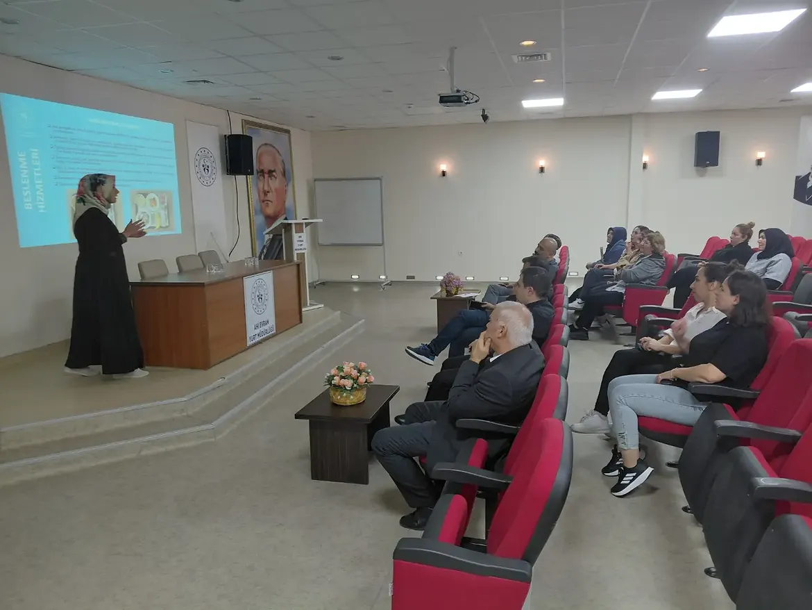 Kırşehir Ahi Yurdu’nda personele beslenme hizmetleri eğitimi verildi