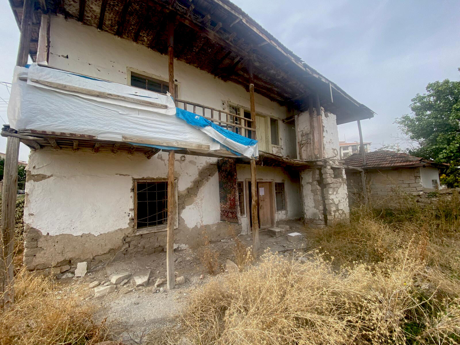 Kırşehir Merkezinde Tehlike Saçan Yapıya Müdahale (1)