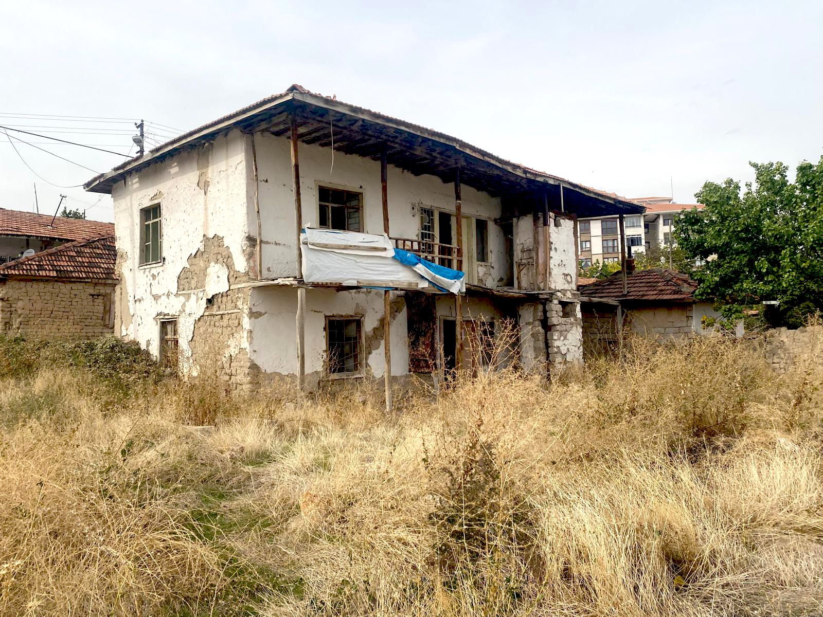 Kırşehir Merkezinde Tehlike Saçan Yapıya Müdahale (4)