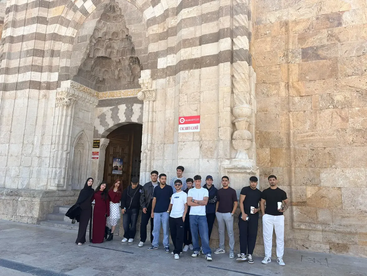 Kırşehir’de Gençler Şehrin Tarihi Ve Kültürel Değerlerini Keşfetti