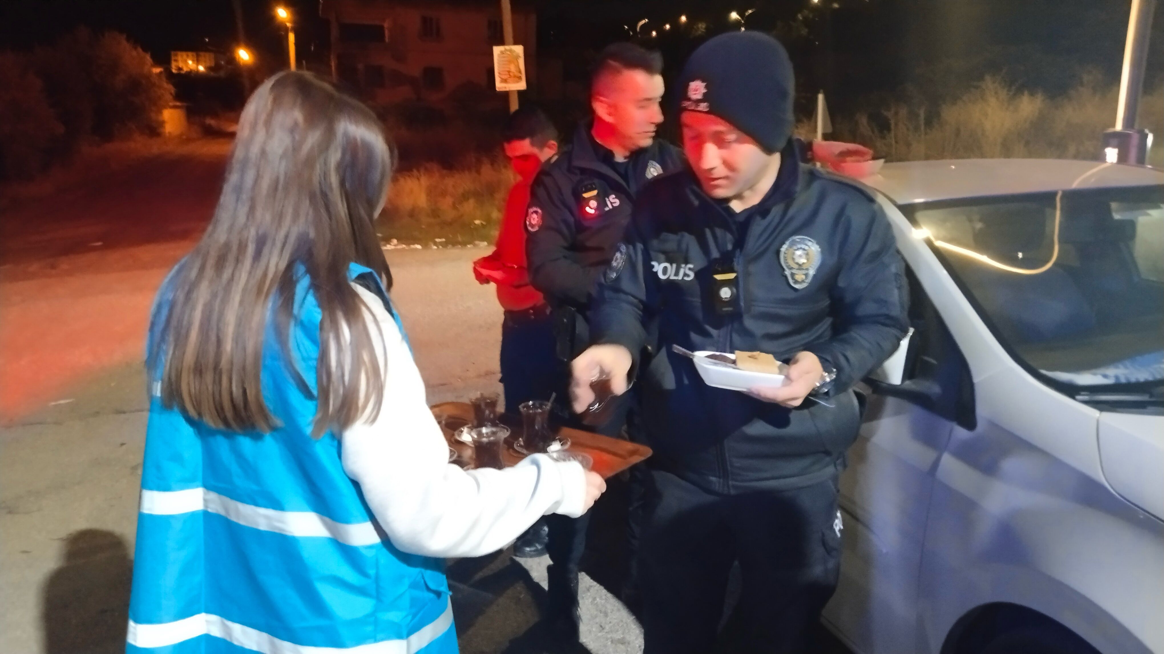 Kırşehir’de Gençlerden Polislere Anlamlı Teşekkür! 2 (2)
