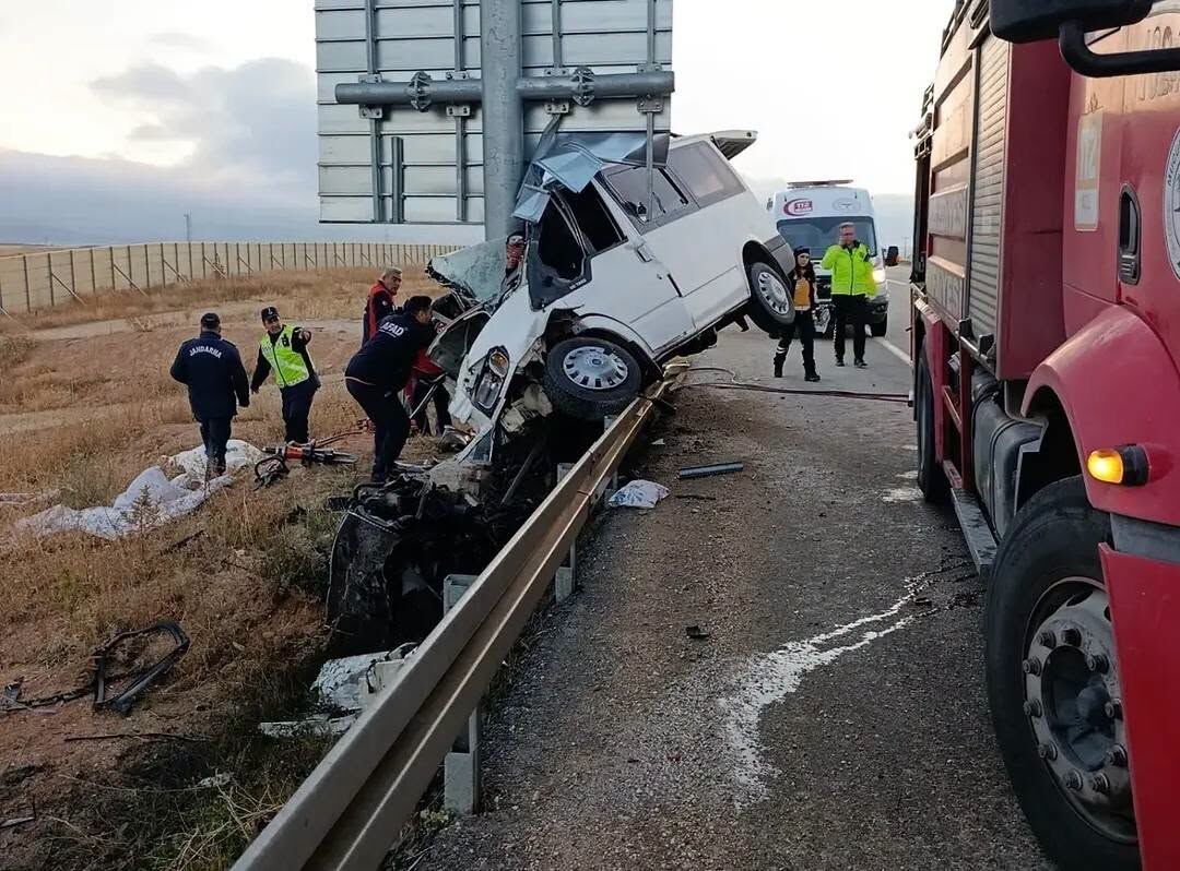 Kırşehir’de karayolunda kaza: Ekipler alarma geçti