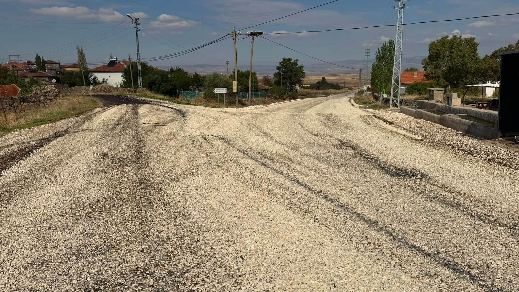 Kırşehir’de Köy Yollarında 7 Kilometrelik Asfalt Çalışması Sürüyor 1