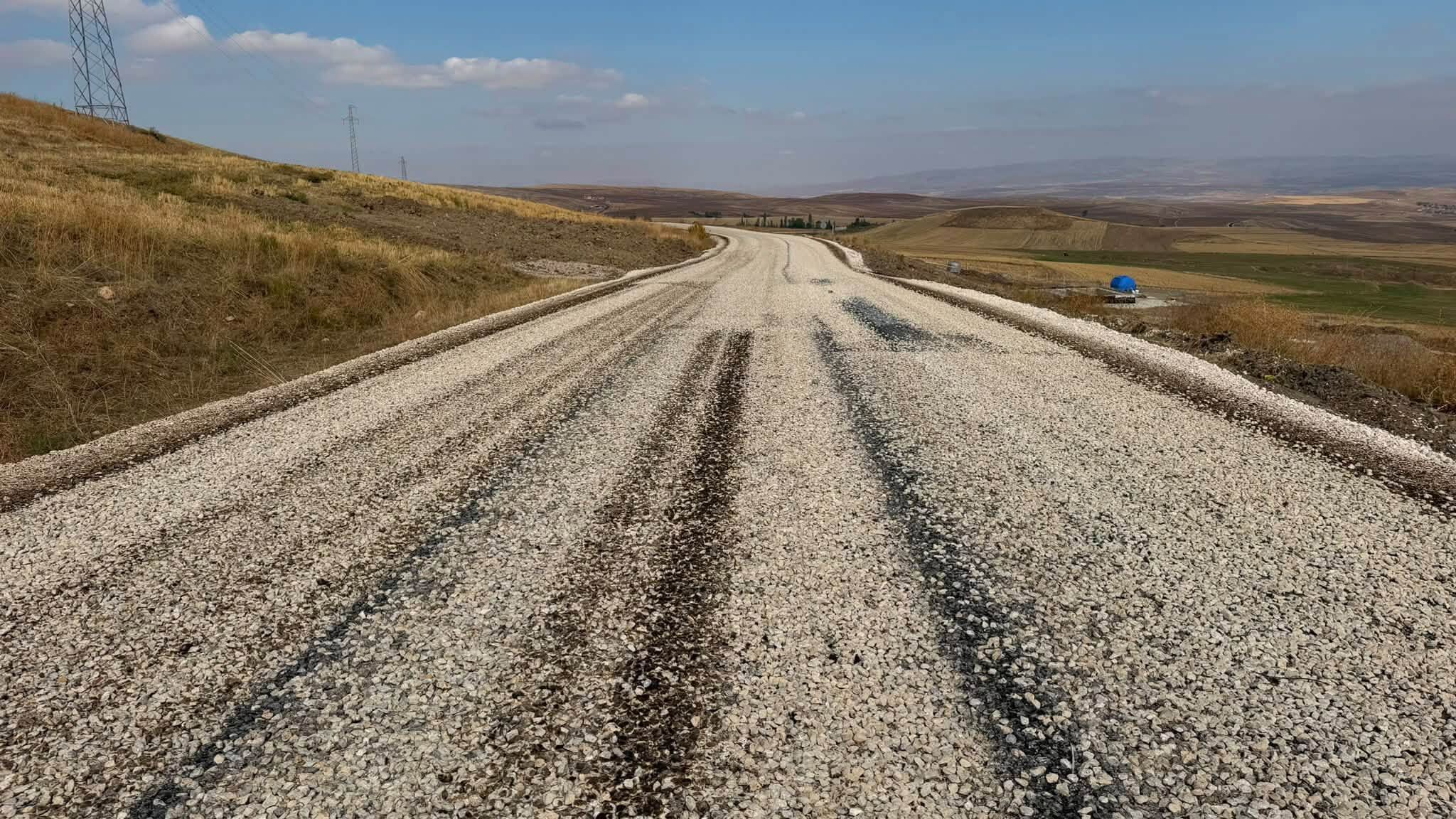 Kırşehir’de Köy Yollarında 7 Kilometrelik Asfalt Çalışması Sürüyor 2