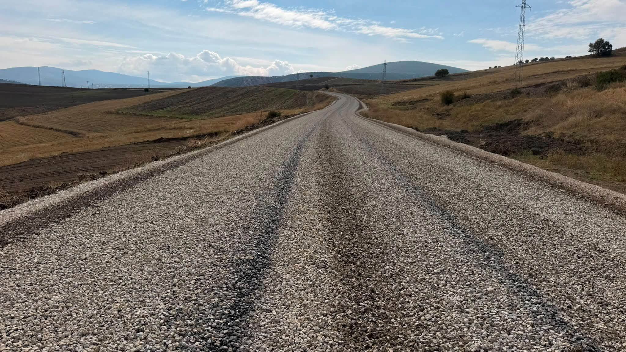 Kırşehir’de Köy Yollarında 7 Kilometrelik Asfalt Çalışması Sürüyor 3