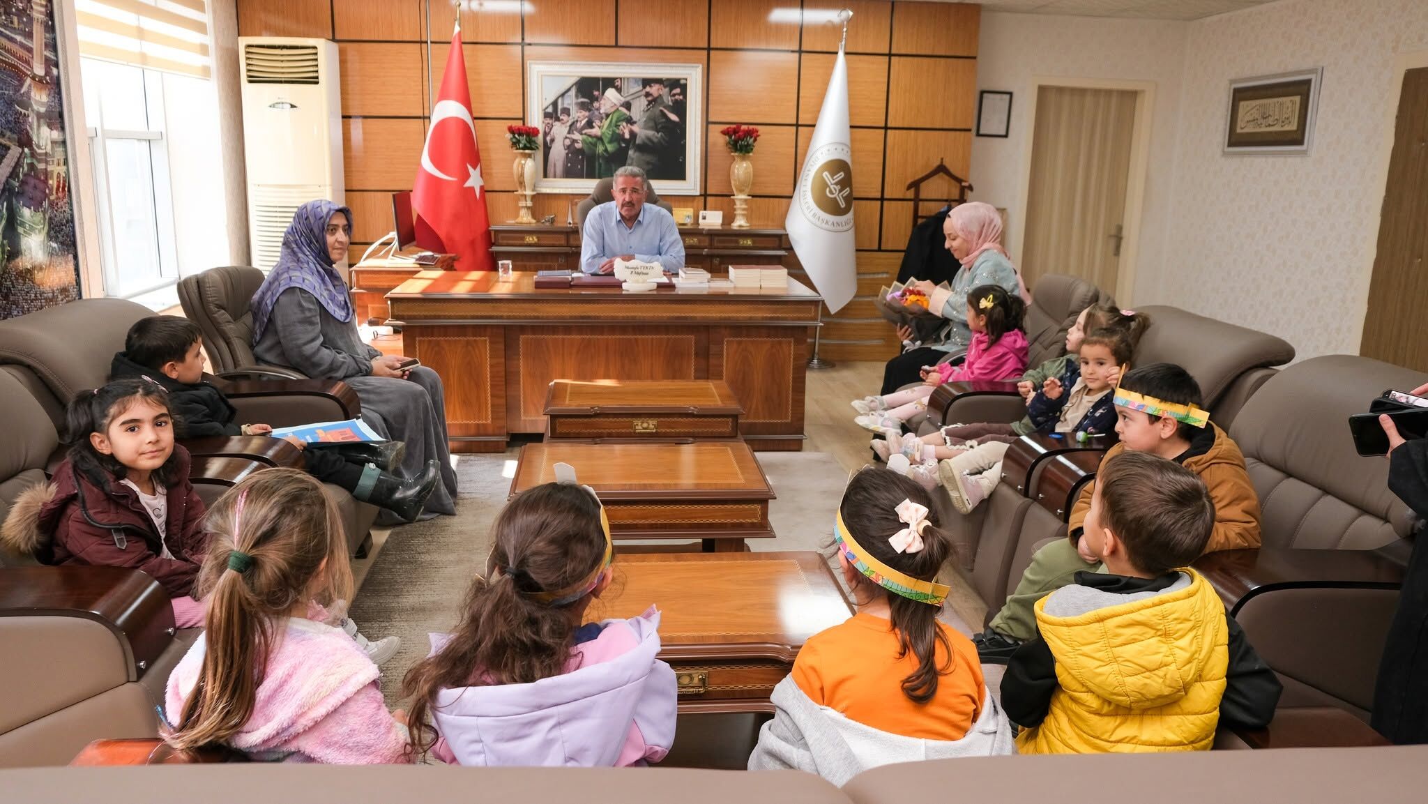 Kırşehir’de Minik Öğrencilere “Kudüs Yolculuğu” Kitabı Hediye Edildi 3