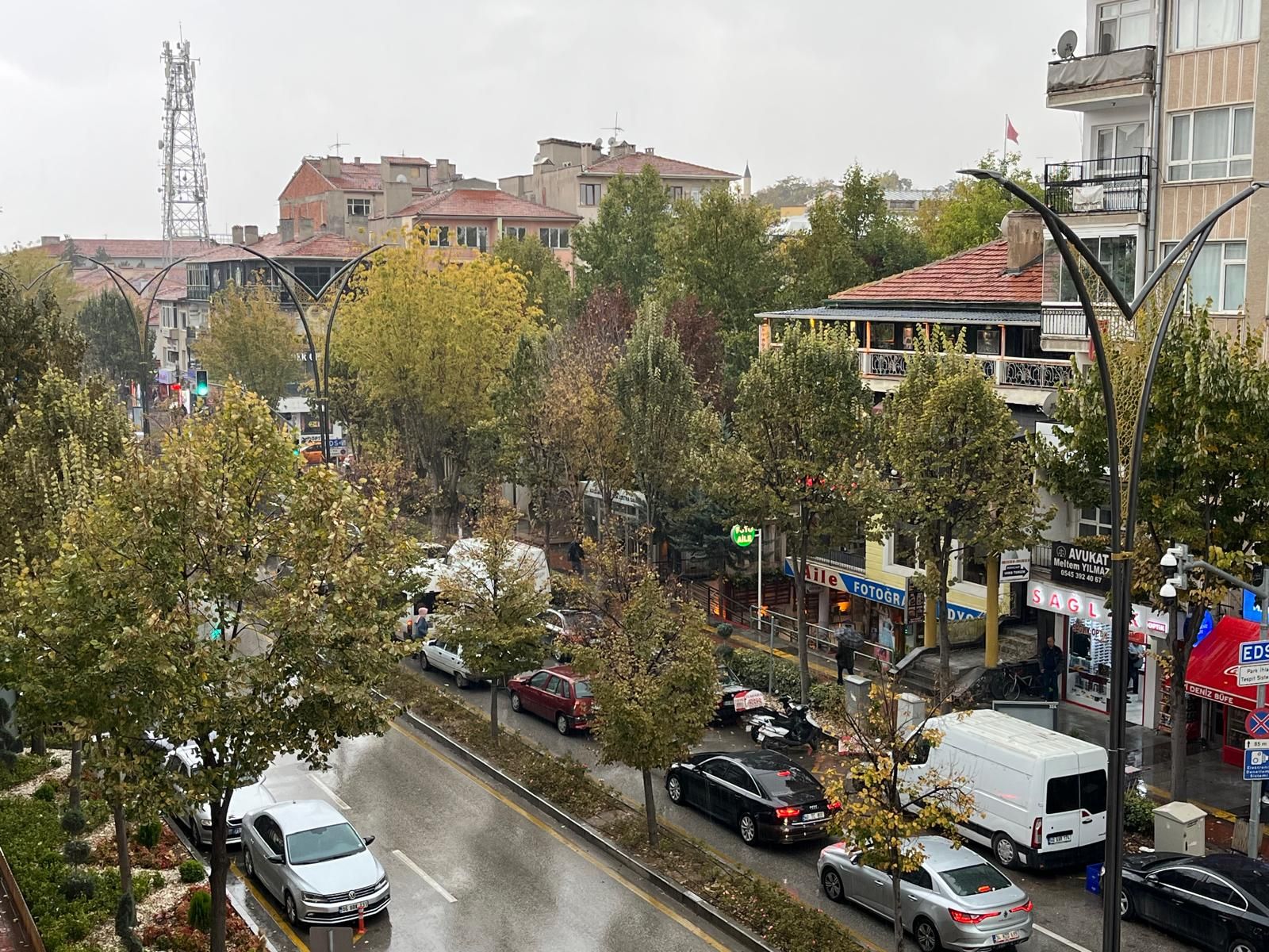 Kırşehir’de Sağanak Yağış Etkili Oldu! Vatandaşlar Sığınacak Yer Aradı (2)