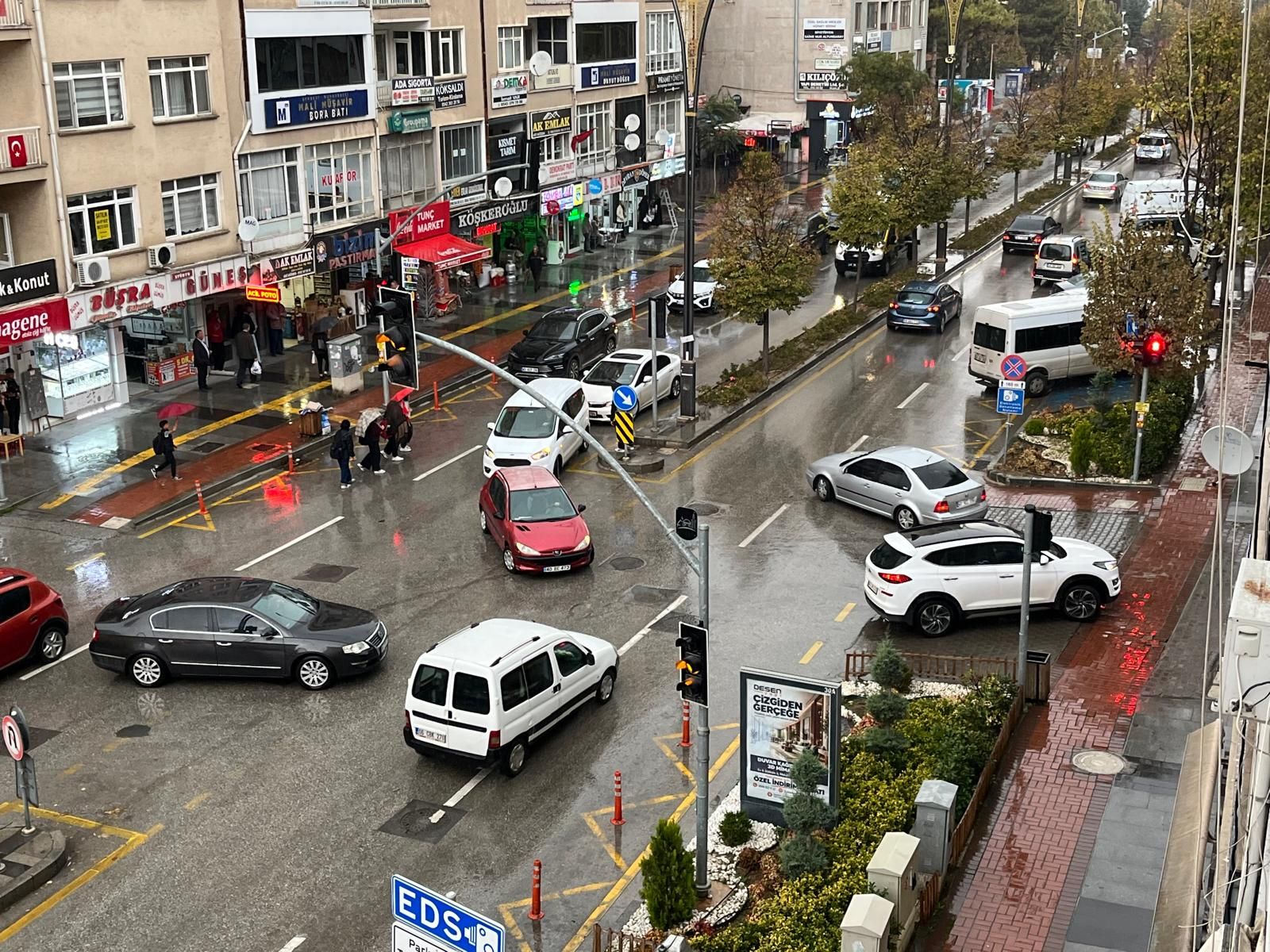 Kırşehir’de Sağanak Yağış Etkili Oldu! Vatandaşlar Sığınacak Yer Aradı (3)
