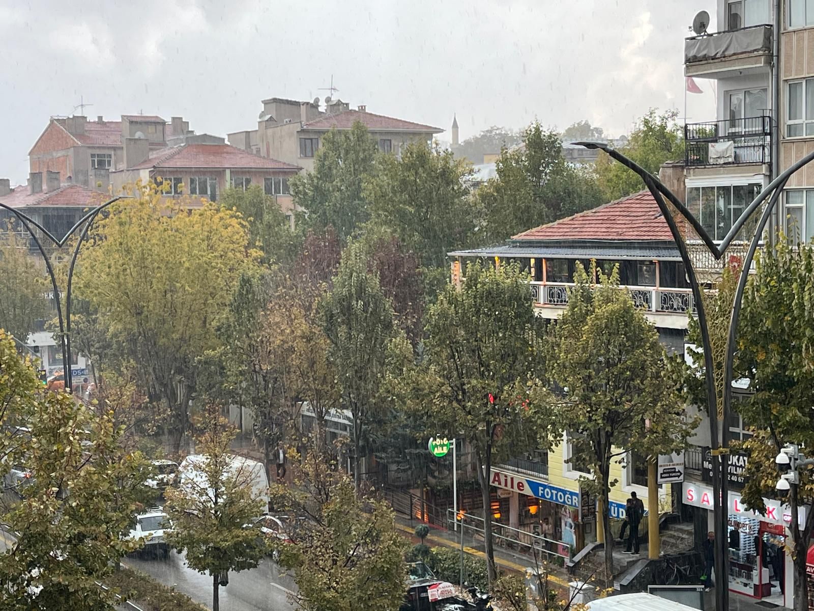 Kırşehir’de Sağanak Yağış Etkili Oldu! Vatandaşlar Sığınacak Yer Aradı (5)