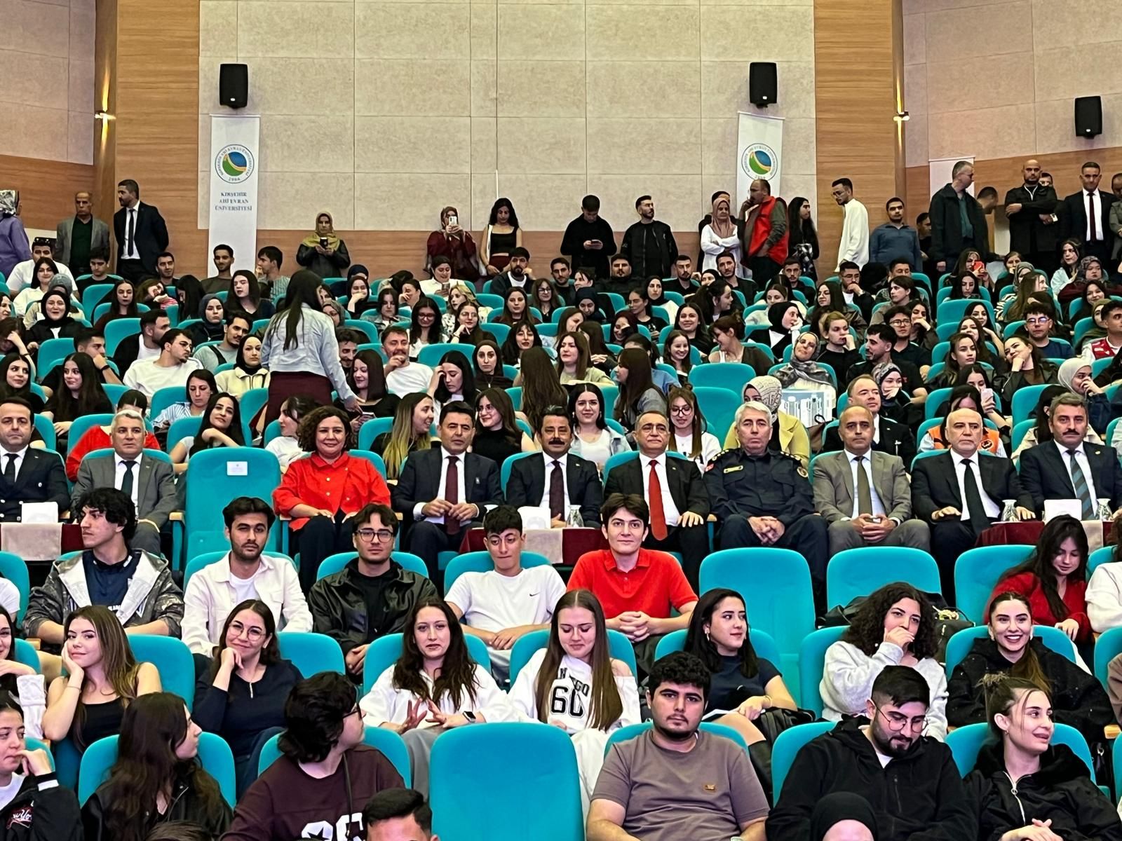 Kırşehir’de Ufest Coşkusu Yaşandı! Bakan Yardımcısı Boyraz Gençlerle Buluştu (1)