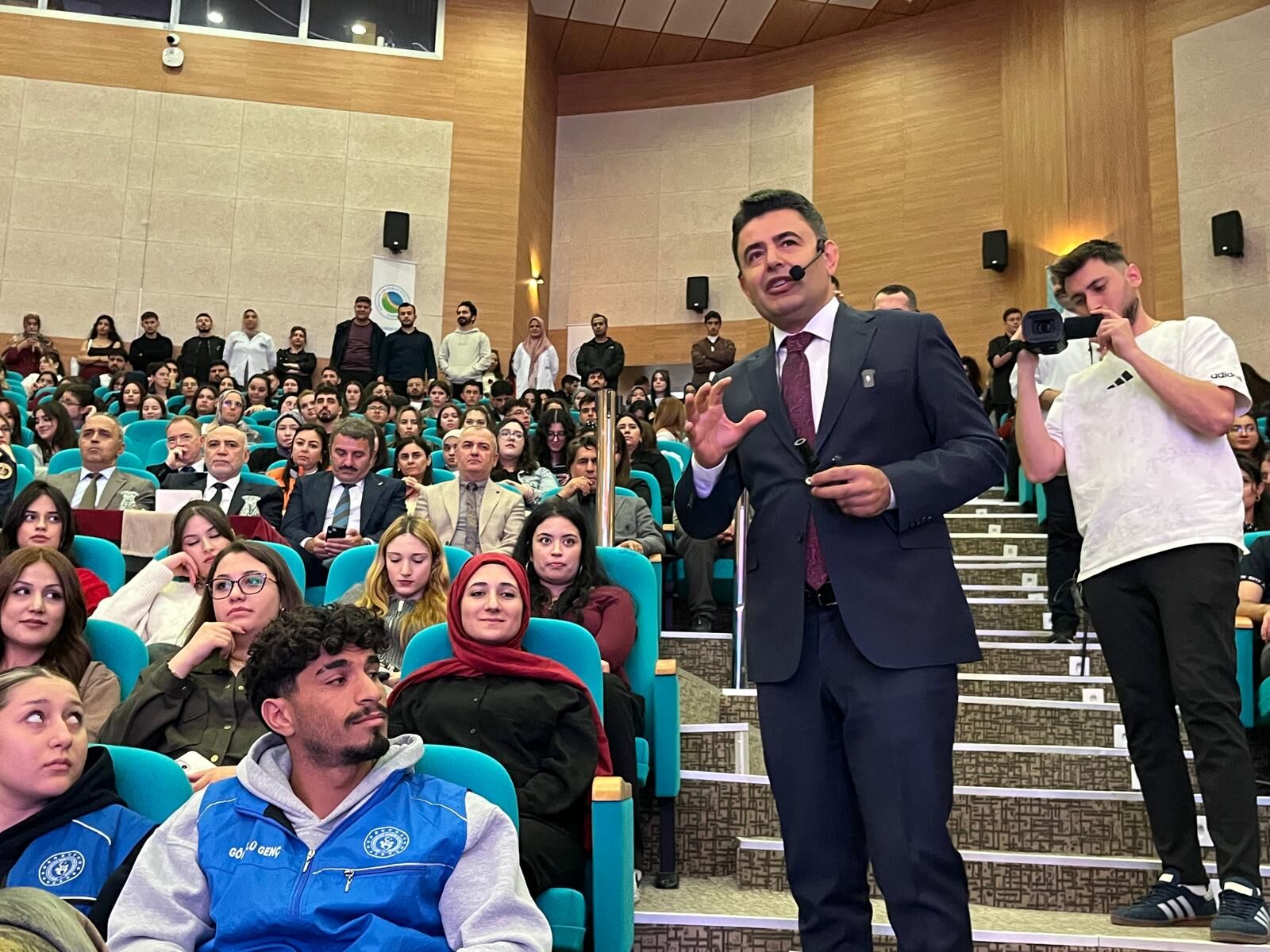 Kırşehir’de Ufest Coşkusu Yaşandı! Bakan Yardımcısı Boyraz Gençlerle Buluştu (17)
