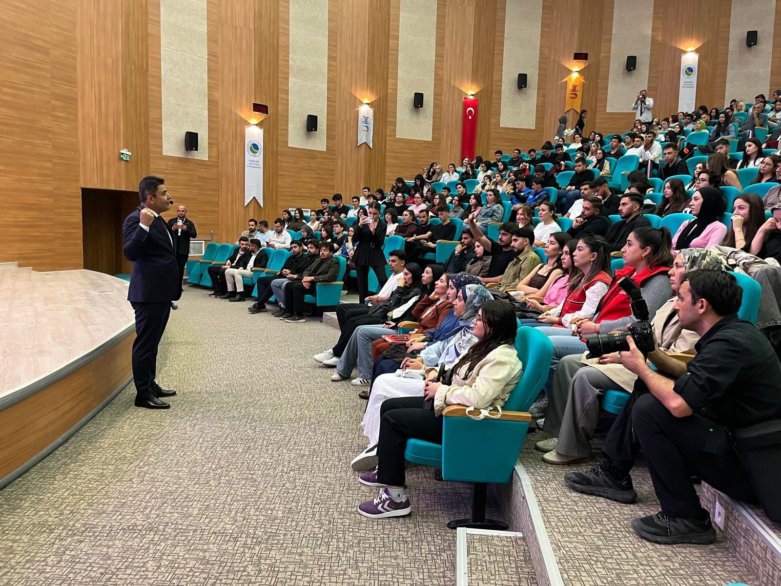 Kırşehir’de Ufest Coşkusu Yaşandı! Bakan Yardımcısı Boyraz Gençlerle Buluştu (18)