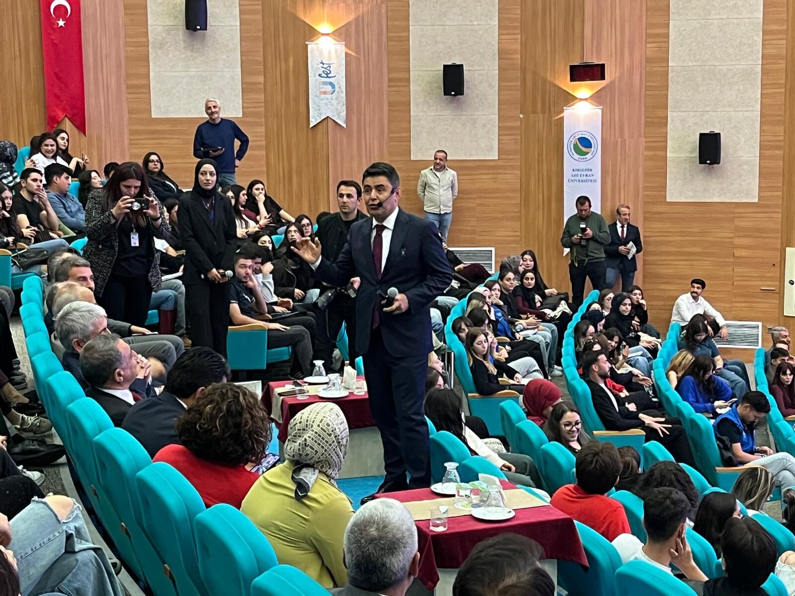 Kırşehir’de Ufest Coşkusu Yaşandı! Bakan Yardımcısı Boyraz Gençlerle Buluştu (23)