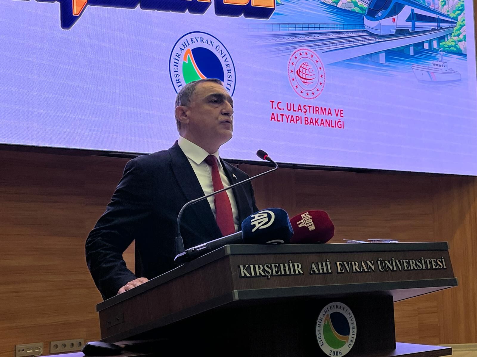 Kırşehir’de Ufest Coşkusu Yaşandı! Bakan Yardımcısı Boyraz Gençlerle Buluştu (5)-1