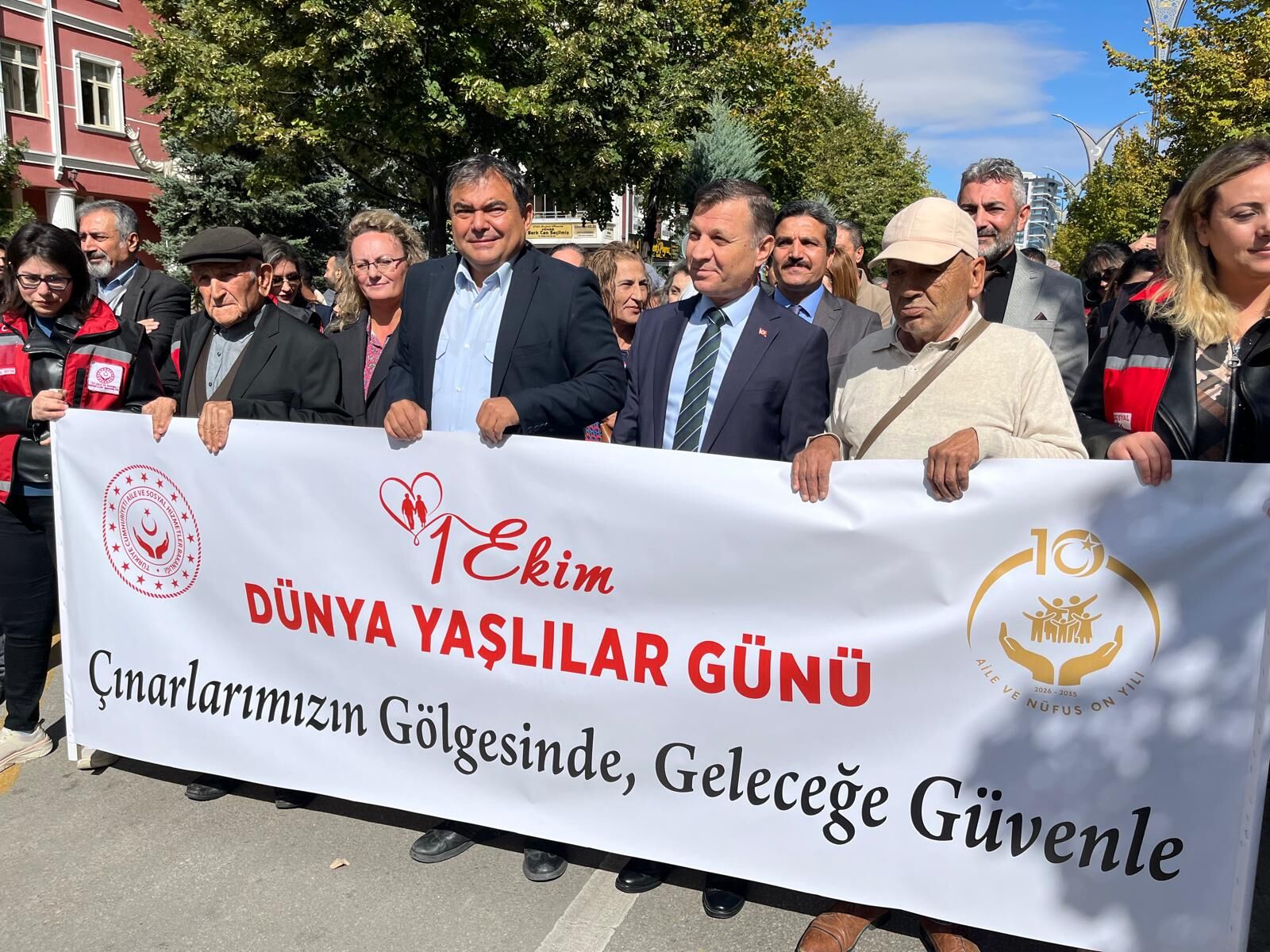 Kırşehir’de Yaşlılar Ve Gençler Aynı Kortejde Buluştu, Eğlence Meydanlara Taştı (1)
