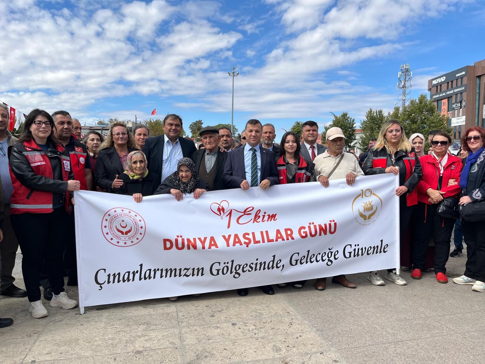 Kırşehir’de Yaşlılar Ve Gençler Aynı Kortejde Buluştu, Eğlence Meydanlara Taştı (12)