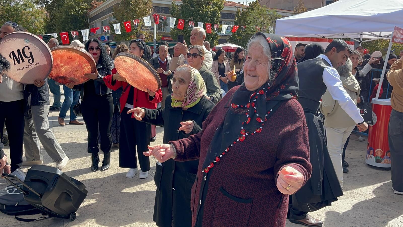 Kırşehir’de Yaşlılar Ve Gençler Aynı Kortejde Buluştu, Eğlence Meydanlara Taştı (13)
