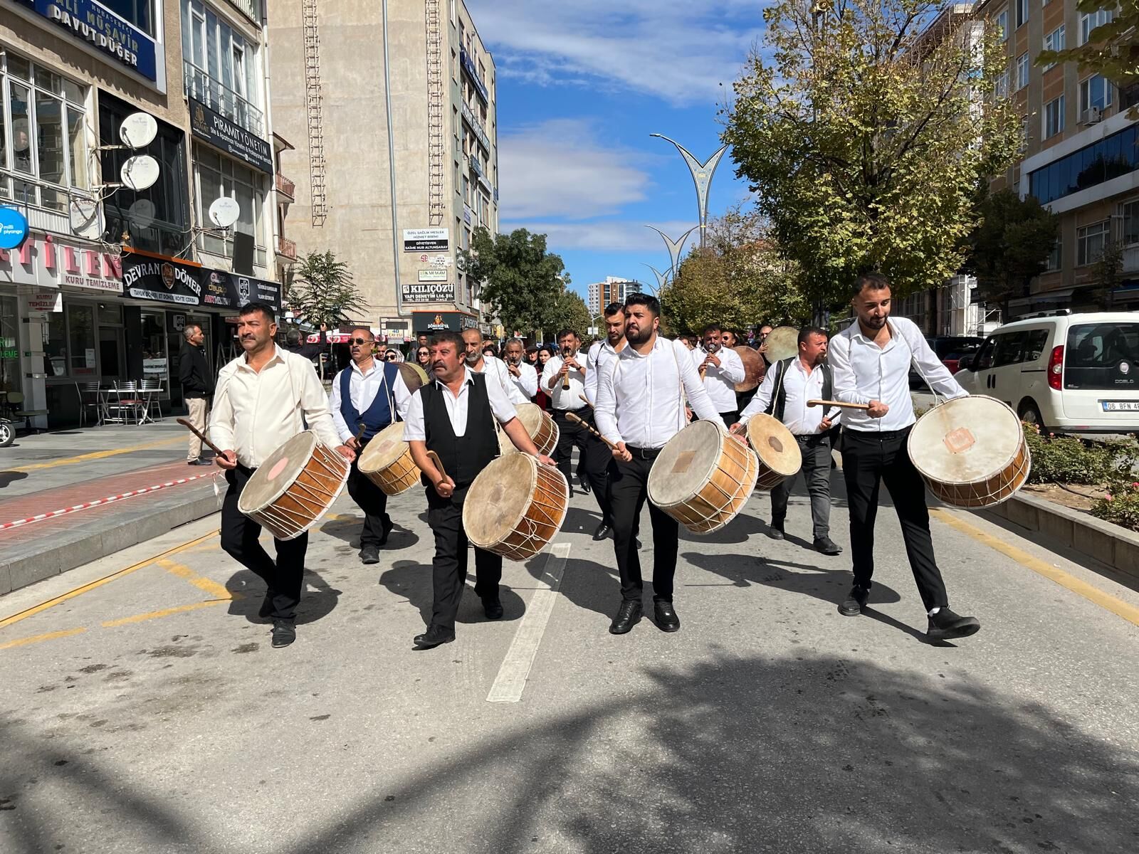 Kırşehir’de Yaşlılar Ve Gençler Aynı Kortejde Buluştu, Eğlence Meydanlara Taştı (18)