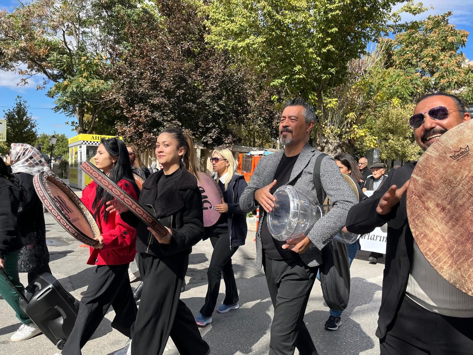 Kırşehir’de Yaşlılar Ve Gençler Aynı Kortejde Buluştu, Eğlence Meydanlara Taştı (3)
