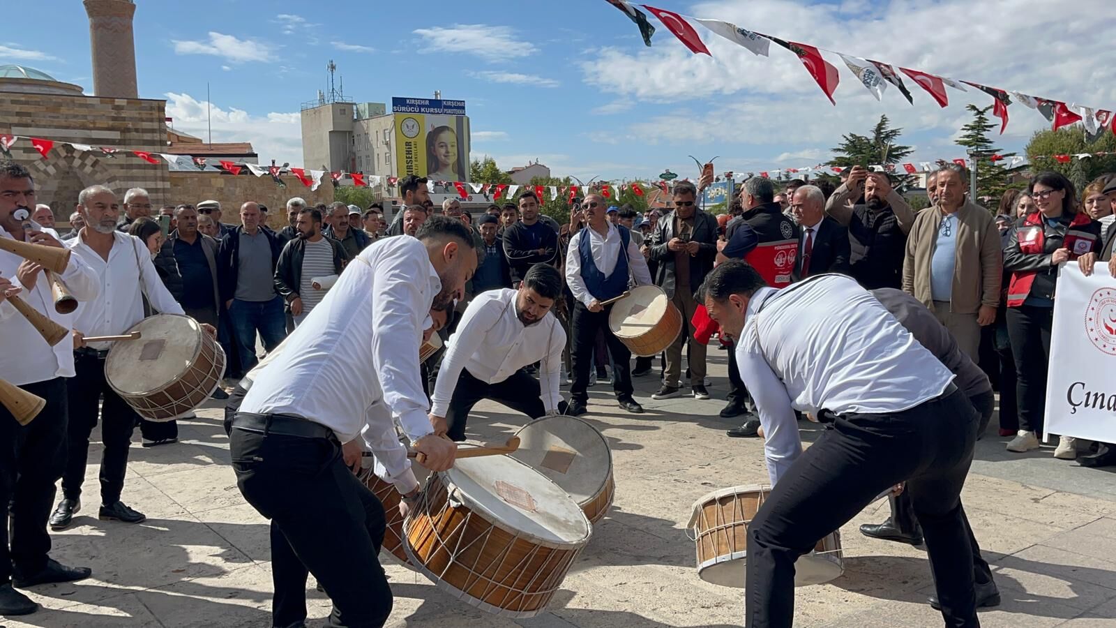 Kırşehir’de Yaşlılar Ve Gençler Aynı Kortejde Buluştu, Eğlence Meydanlara Taştı (4)