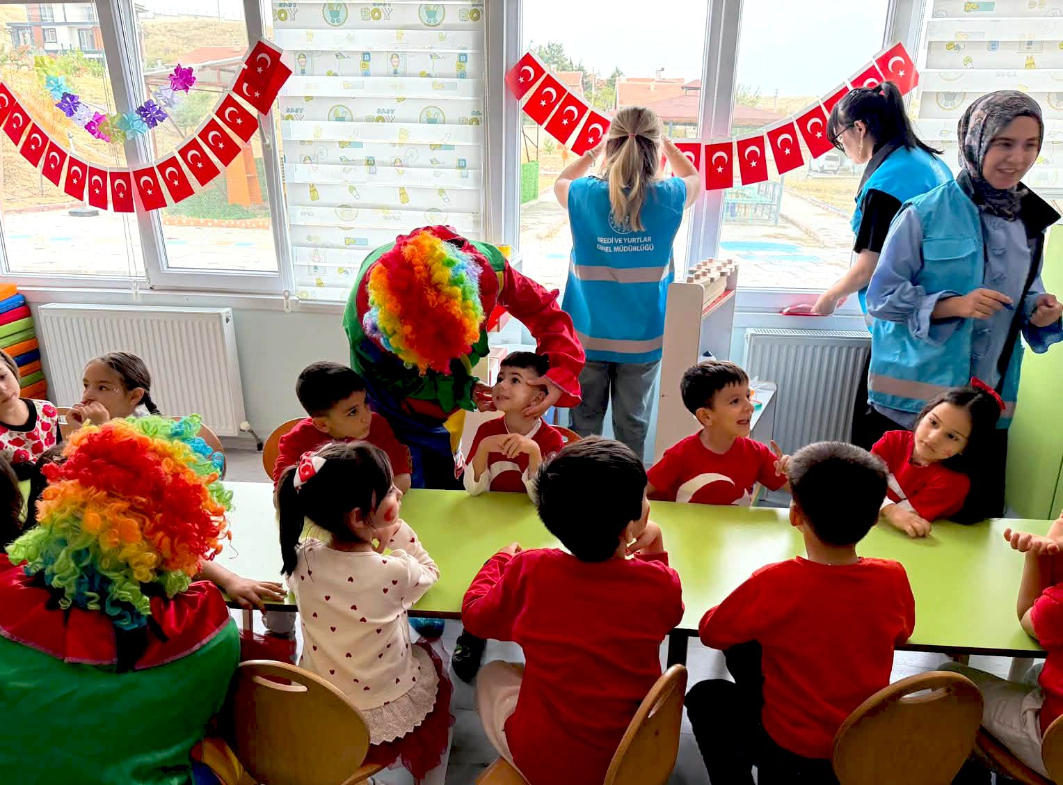 Kırşehir’de Yurt Öğrencilerinden Miniklere Unutulmaz Cumhuriyet Sürprizi! (3)-1