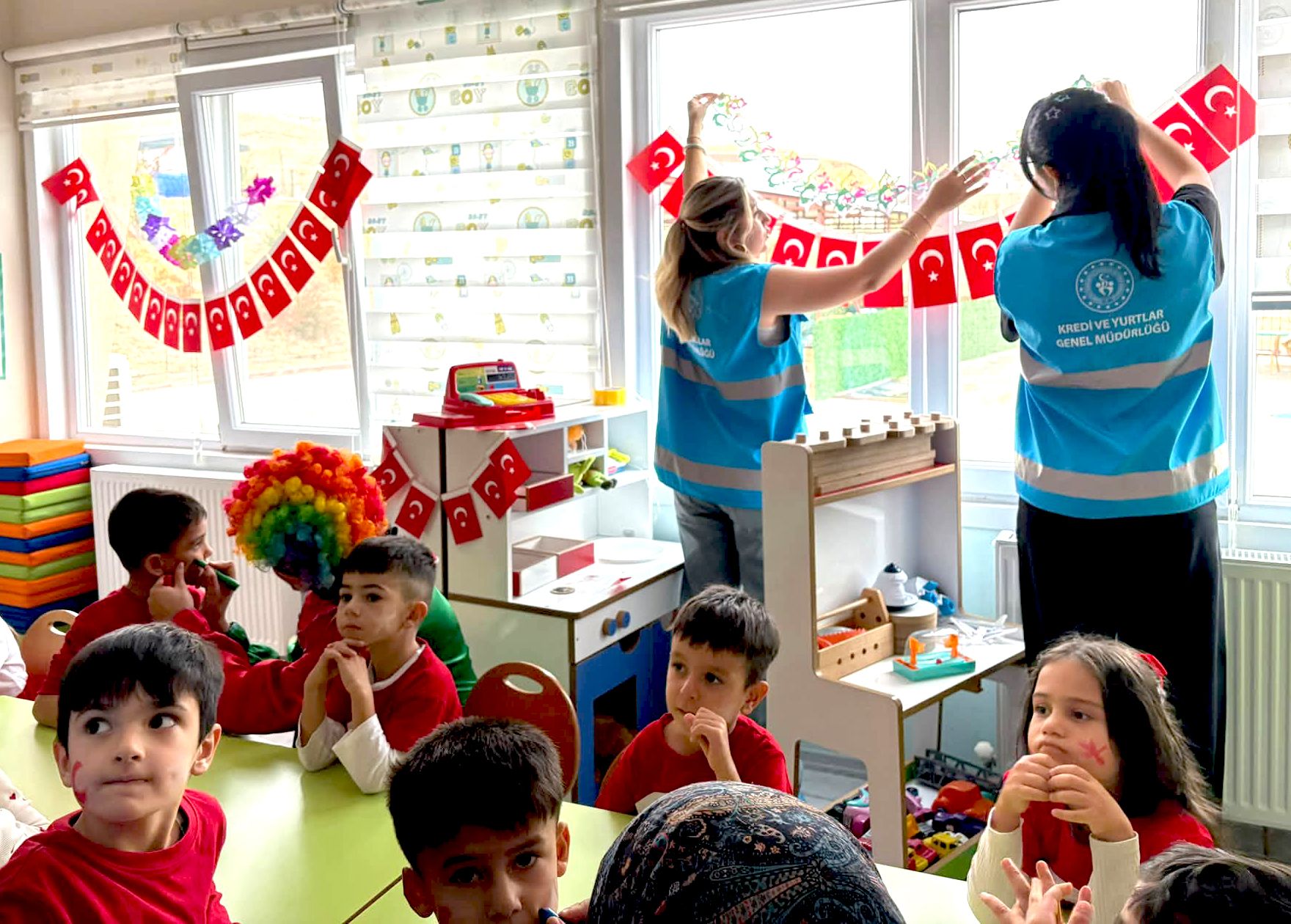 Kırşehir’de Yurt Öğrencilerinden Miniklere Unutulmaz Cumhuriyet Sürprizi! (4)