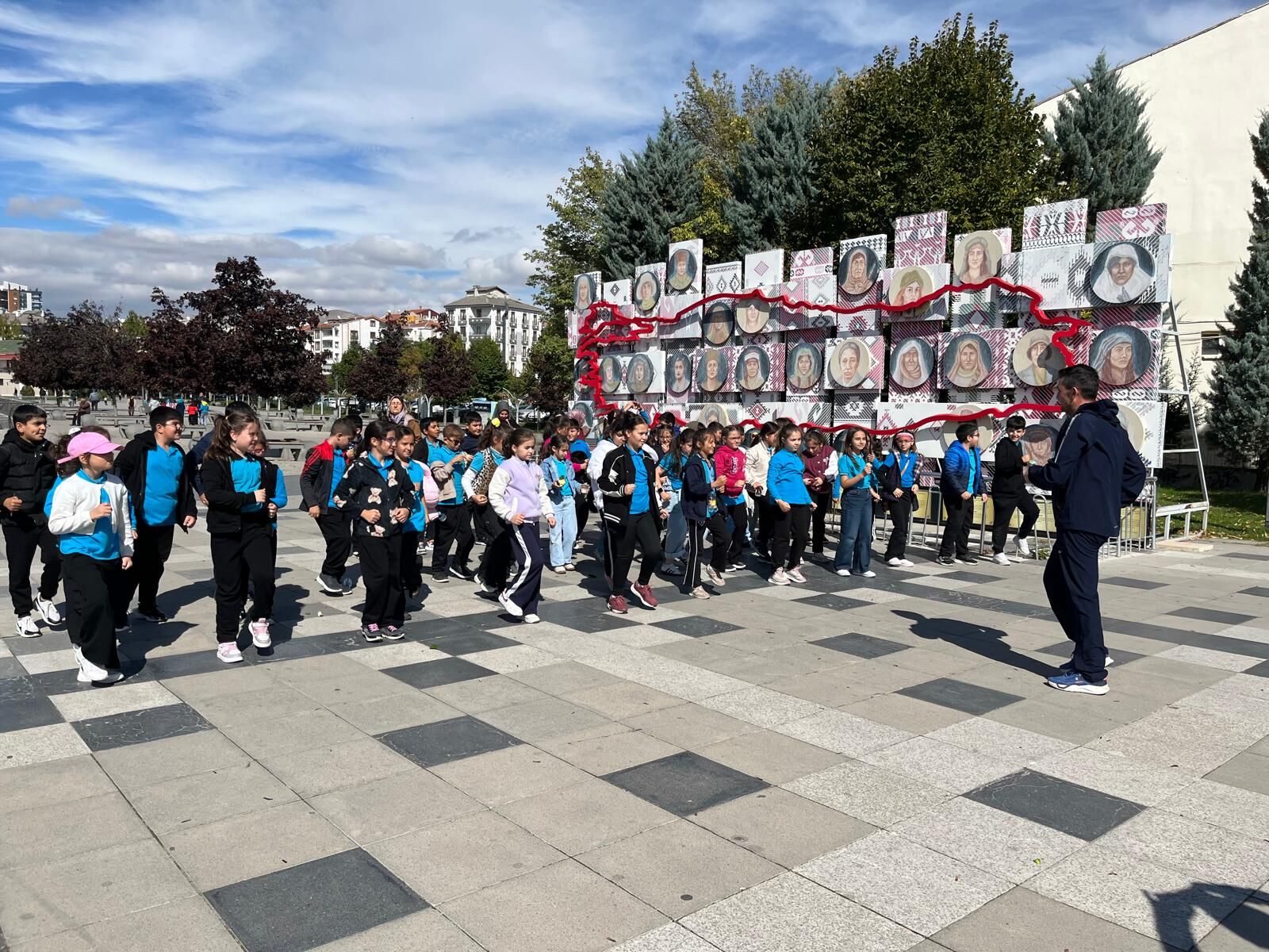 Kırşehir’de “Yürü Kırşehir” Sesleri Yükseldi Miniklerden Yerel Şiveli Pankart (10)