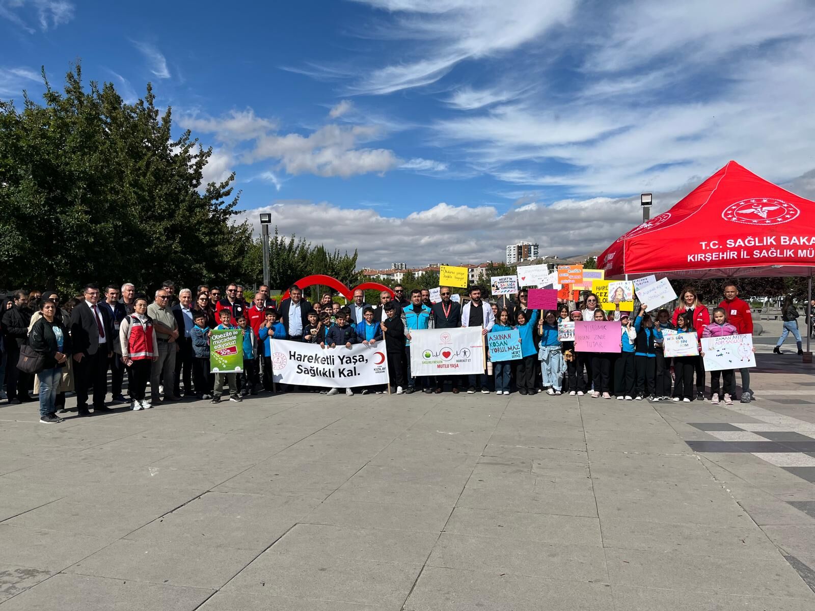 Kırşehir’de “Yürü Kırşehir” sesleri yükseldi: Miniklerden yerel şiveli pankart