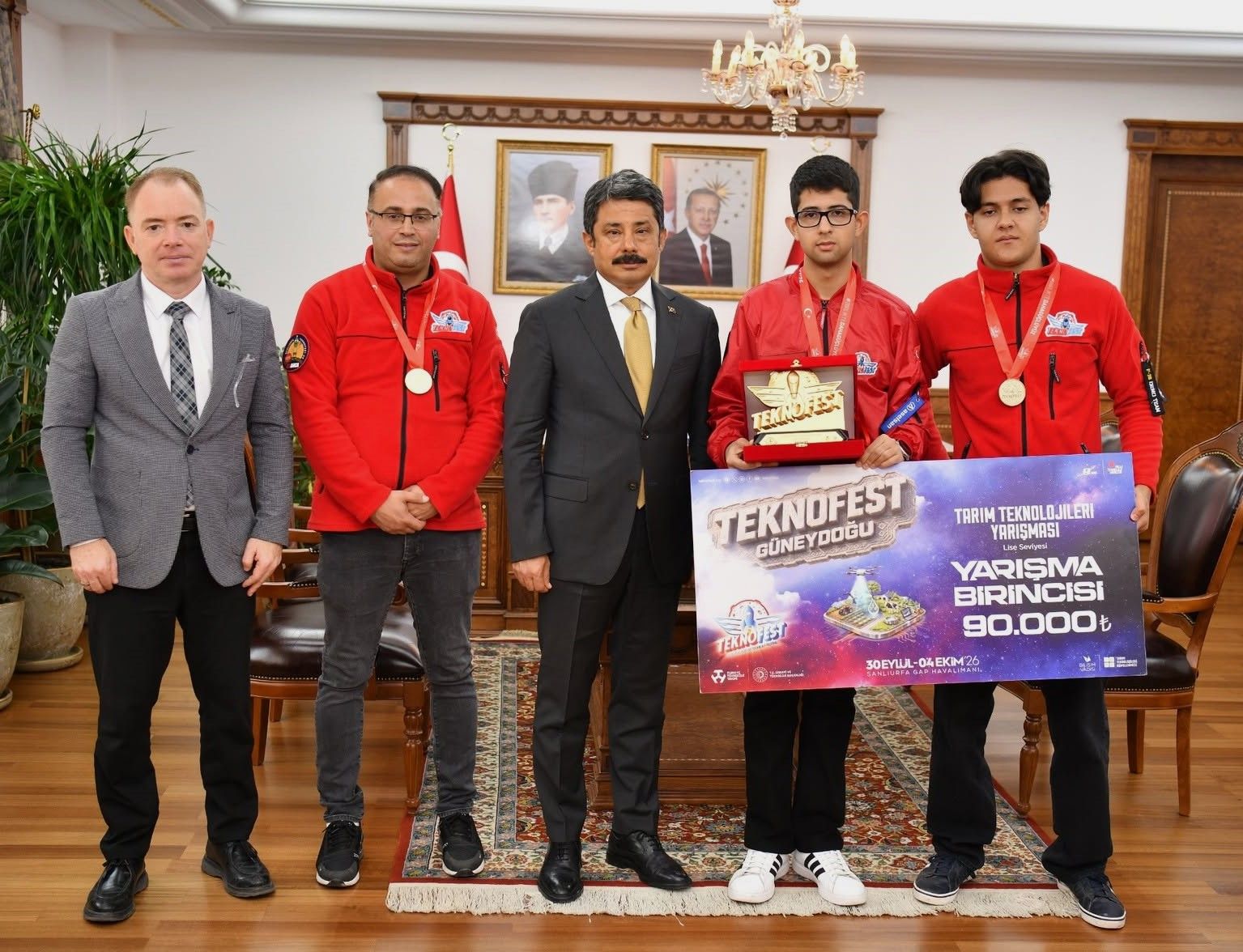 Kırşehir'in gururu oldular! Vali Demiryürek TEKNOFEST şampiyonlarını ağırladı