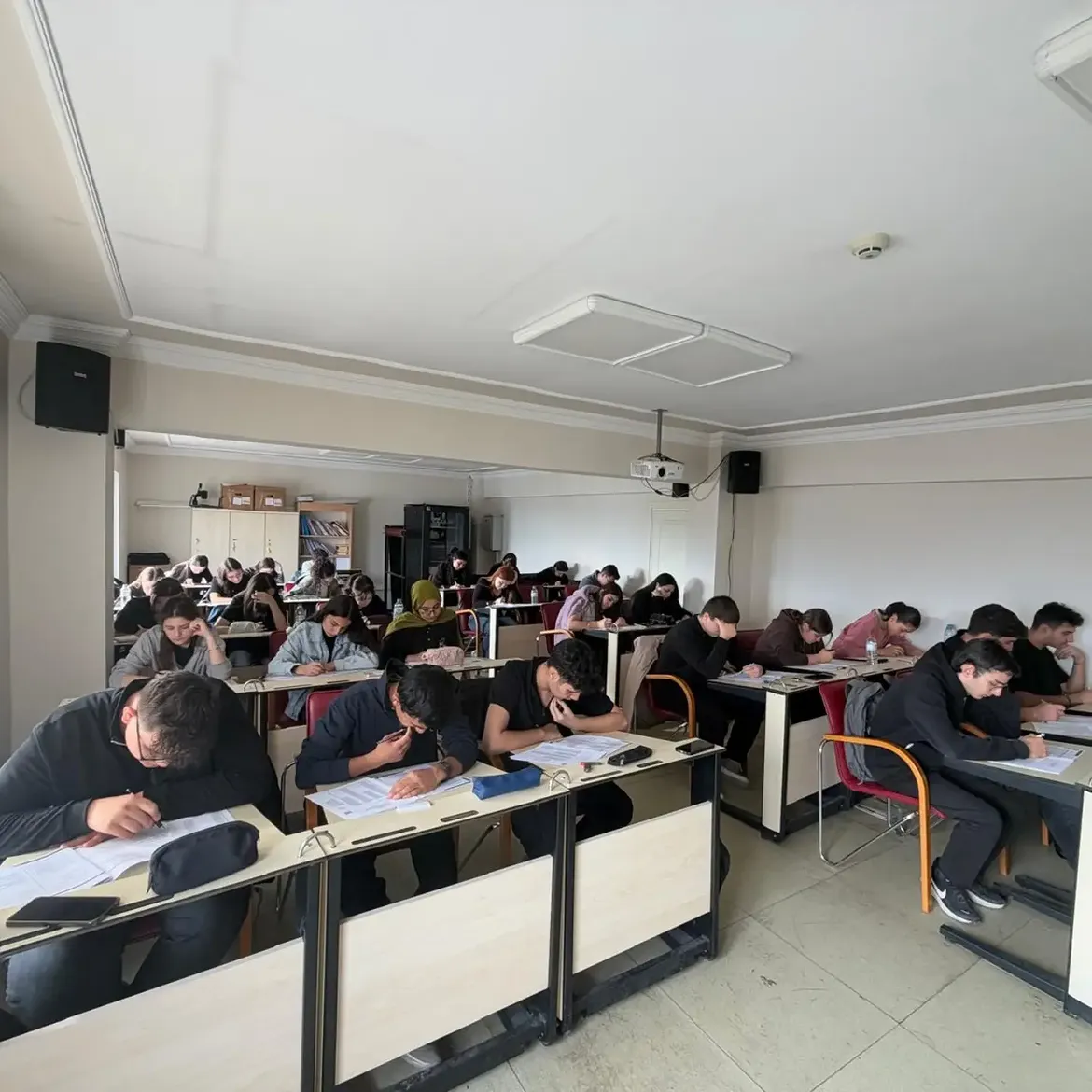 Millet Kursu Projesi Kapsamında Üniversite Adaylarına Hazır Bulunuşluk Testi Uygulandıkırşehir (1)