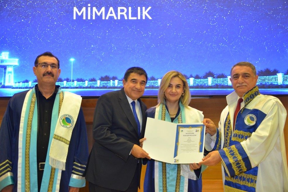 Milletvekili İlhan, Eşinin Doçentlik Gururuna Ortak Oldu (3)