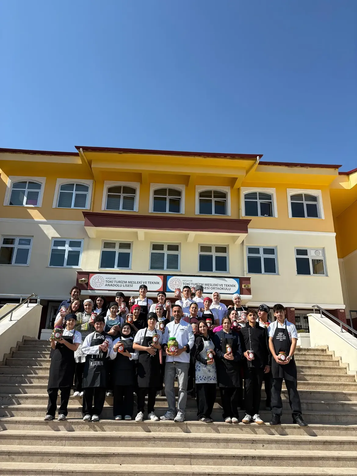 Okulumuzun Bahçesinden Sofralara Öğrencilerimizle Turşu Yapımıokulumuzun Bahçesinden Ve Serası (1)