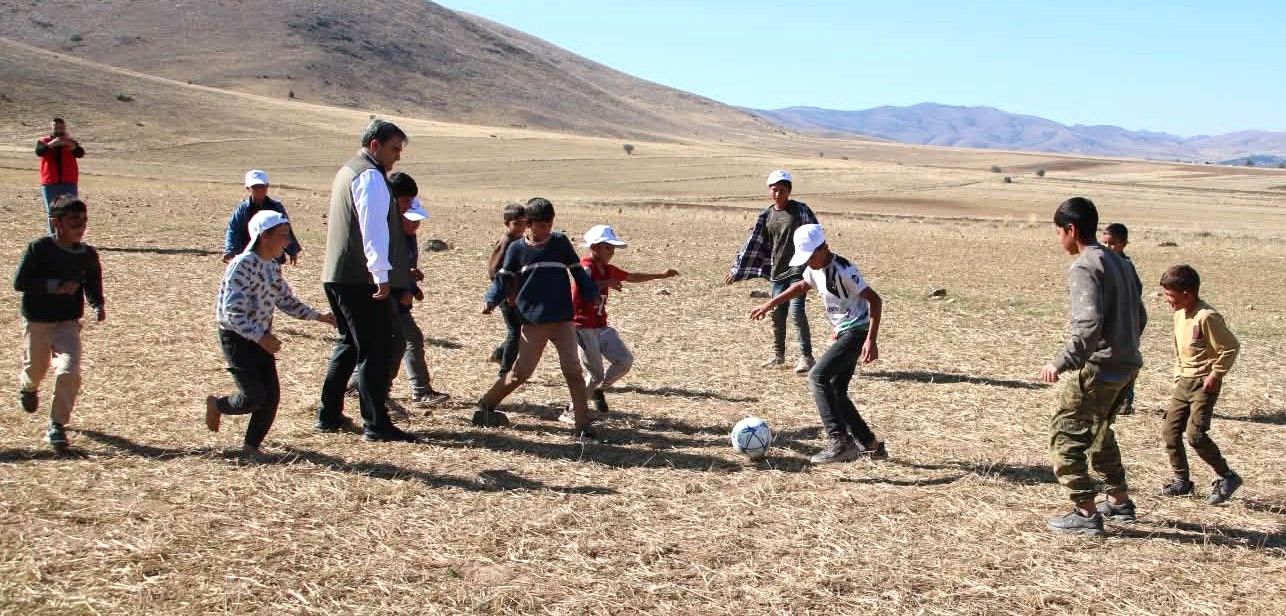 Oyunlar, Yarışmalar Ve Kahkahalar (3)