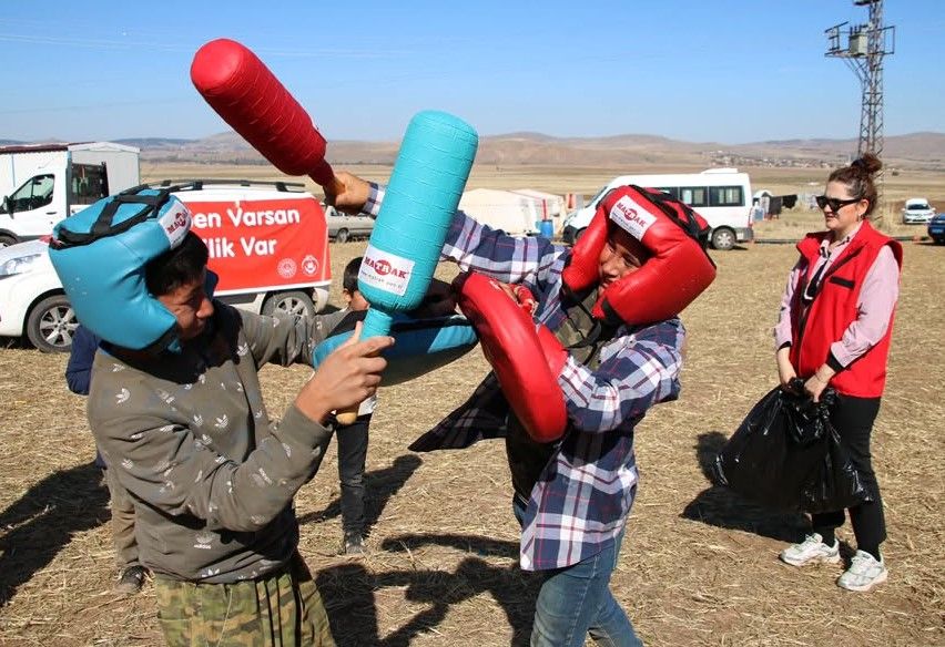 Oyunlar, Yarışmalar Ve Kahkahalar (8)