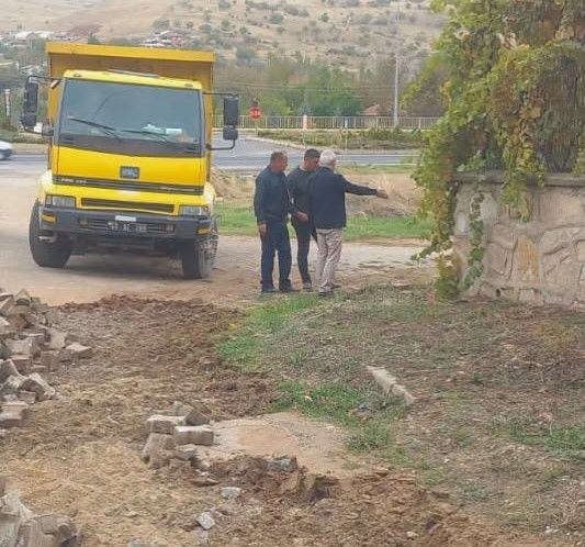 Özbağ’da Bozulan Yollar Için Çalışmalar Başladı (1)