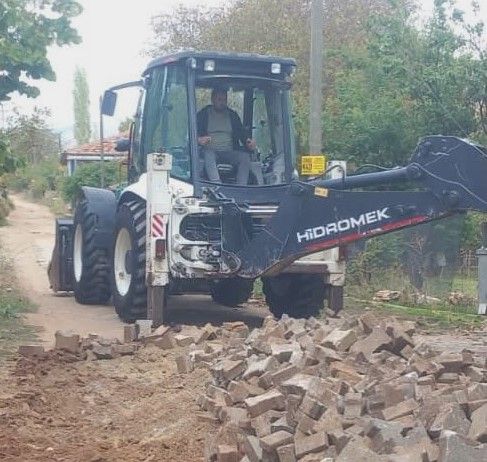 Özbağ’da Bozulan Yollar Için Çalışmalar Başladı (6)